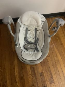 Ingenuity baby swing (excellent condition)