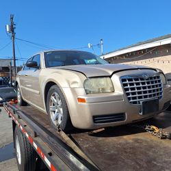 2007 Chrysler 300 Parting Out 