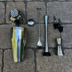 17 Sets Of Cocktail Martini Shaker Tins Muddlers Stir Spoons Jiggers Pour Spouts Mixology Class Kit