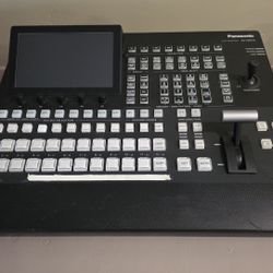 TESTED/WORKSPanasonic AV-HS410 HD / SD Multi-Format Live Switcher, 7" Multi-Mode Color LCD, 800x480 Resolution, Primatte Chroma Key