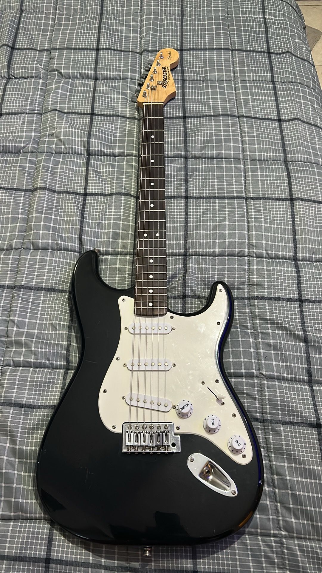 fender starcaster guitar