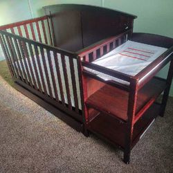 Baby crib w/Changing table & Mattress
