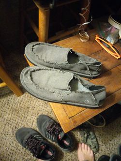Men's Magellan Outdoor Slides Never Worn Size 12