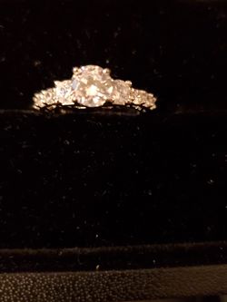 Pretty dainty Engagement ring