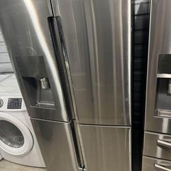 Samsung stainless steel refrigerator/DELIVERY AVAILABLE