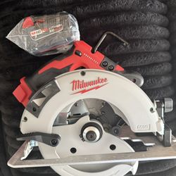 Milwaukee M18 Circular Saw with Battery And Charger