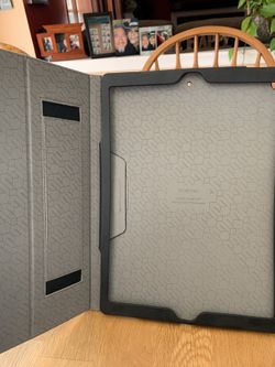 Black thin iPad Pro 12.9 cover