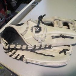 Used Marucci 11 3/4" Softball Glove - RHT