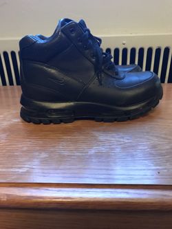 Nike boots size 8.5