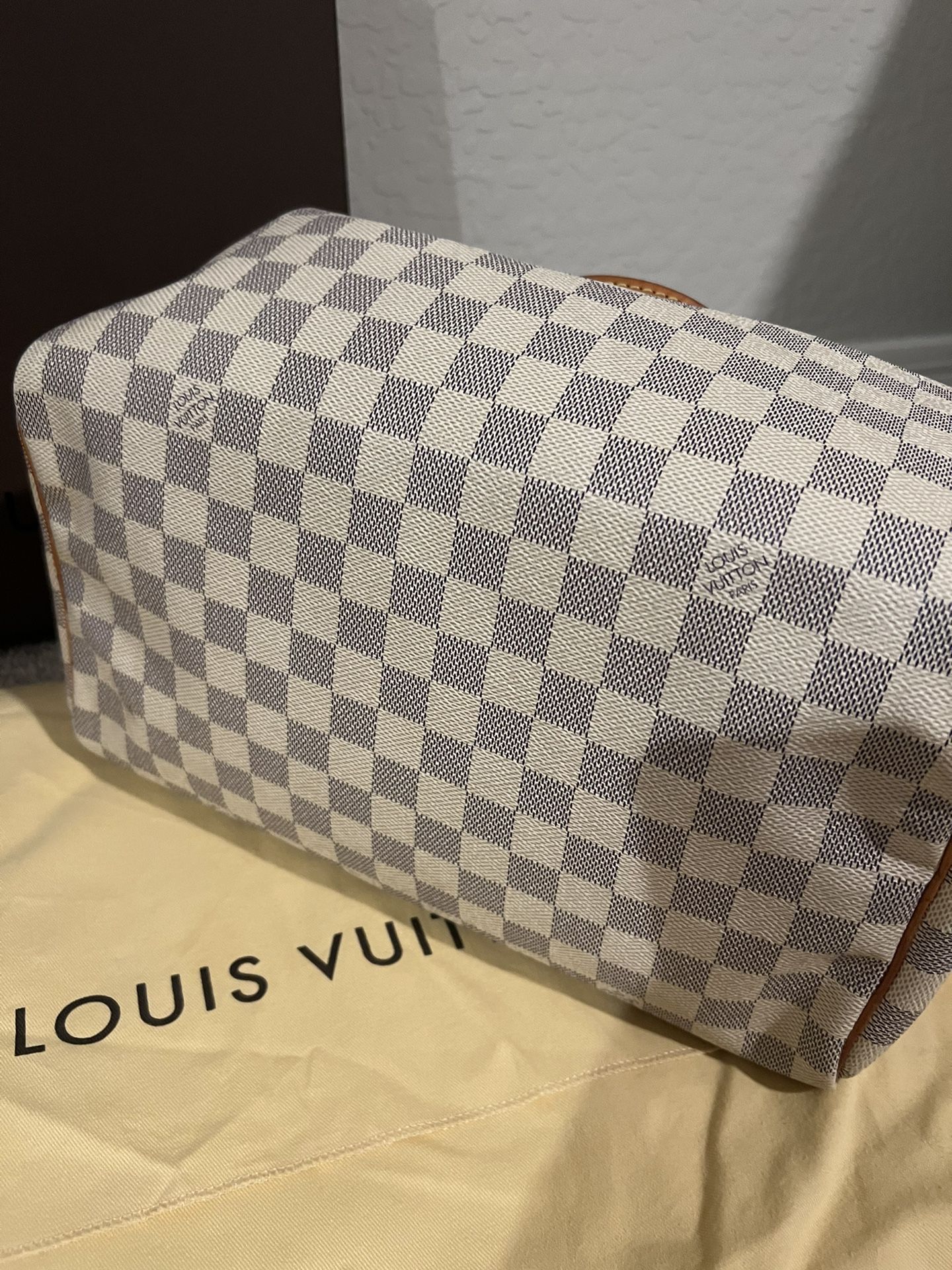 Authentic Louis Vuitton Damier Azur Speedy 30 Bandouliere for Sale in  Puyallup, WA - OfferUp