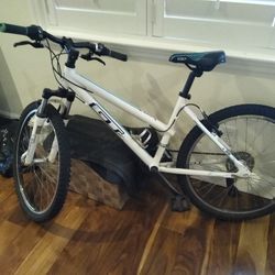 GT Laguna 6061 Women's Mountain Bike