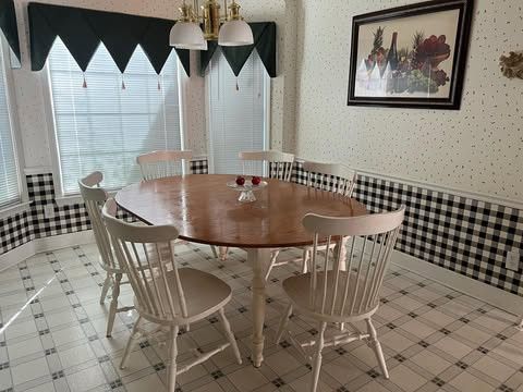 White and Wood Kitchen Table With 6 Chairs 