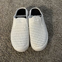 White Slip-On Shoes Size 9 Lightweight Casual Comfort Shoes