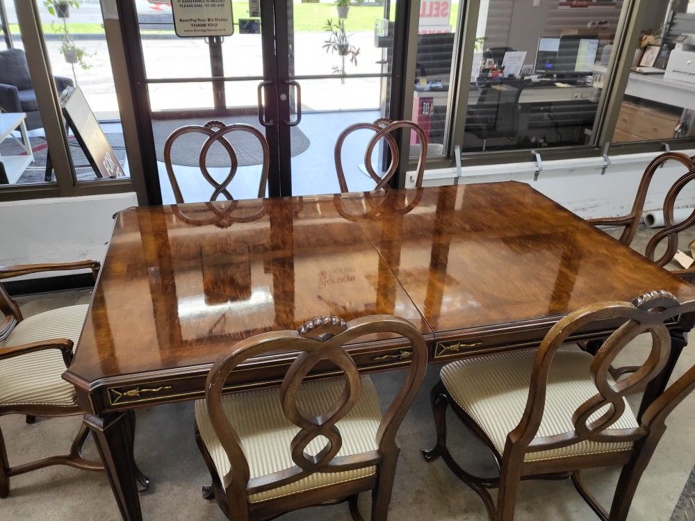 Henredon Formal Dining Table With 8 Chairs , 2 Leaves