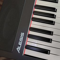 Piano. Alesis In. Good Condicion. 