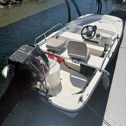 2002 Boston Whaler Sport 