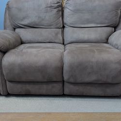 Raymore And Flanagan Powered Loveseat 