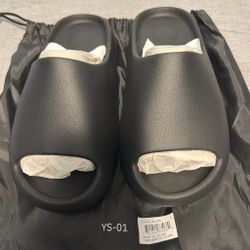 Yeezy Slides NEW men’s size 9