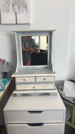 Vanity mirror with chest of drawers