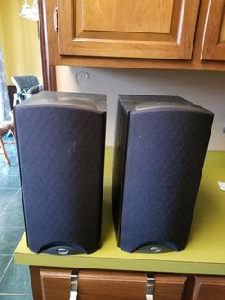 Pair klipsch synergy b3 speakers