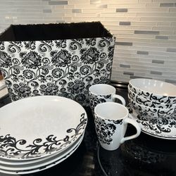 BLACK N WHITE DISHES 4plates 3bowls 2cups $25