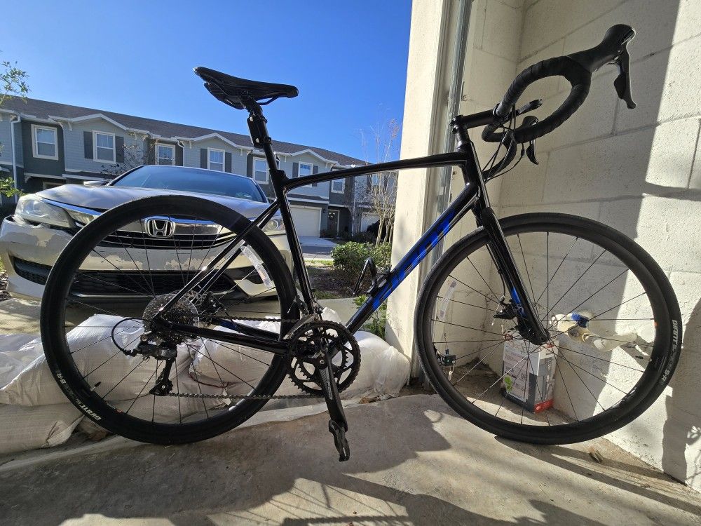 *Like NEW* Giant Contend AR 4 2022 Road Bike