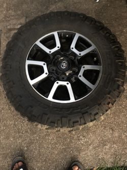 Only 1 Rin good condition for Toyota es solo un es 1 rim para Toyota en buenas condiciones con buena llanta