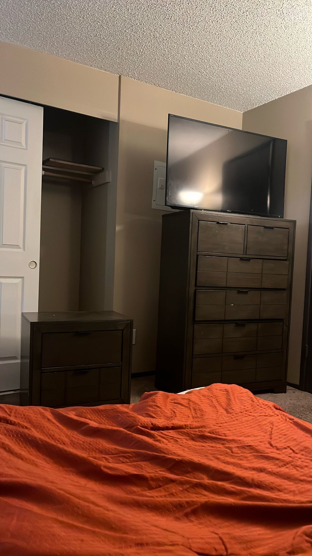 Master bedroom, three piece set