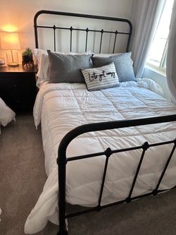 Black Metal Bed Frame Full/Queen and mattress