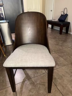 Dining Table Chairs set of 4 Excellent Condition