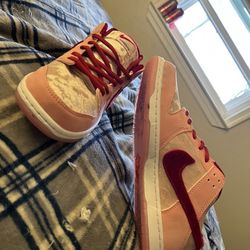 Nike Sb Dunk Strange Love 