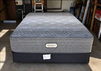 Very Nice Queen Simmons Beautyrest Beyond Mattress, Boxspring and Bed Frame
