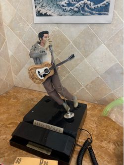 This item is a TeleMania Elvis Presley Animated Telephone from 1996, featuring Elvis in a "Jailhouse Rock" pose.