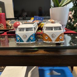 2 Classic VW 21 Windows Jada Toys 1962 Volkswagen Bus 1/24