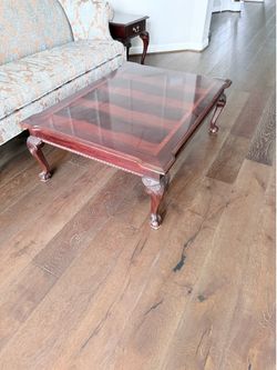 Traditional Mahogany Coffee Table – Inlaid Veneer Top, Ball & Claw Feet