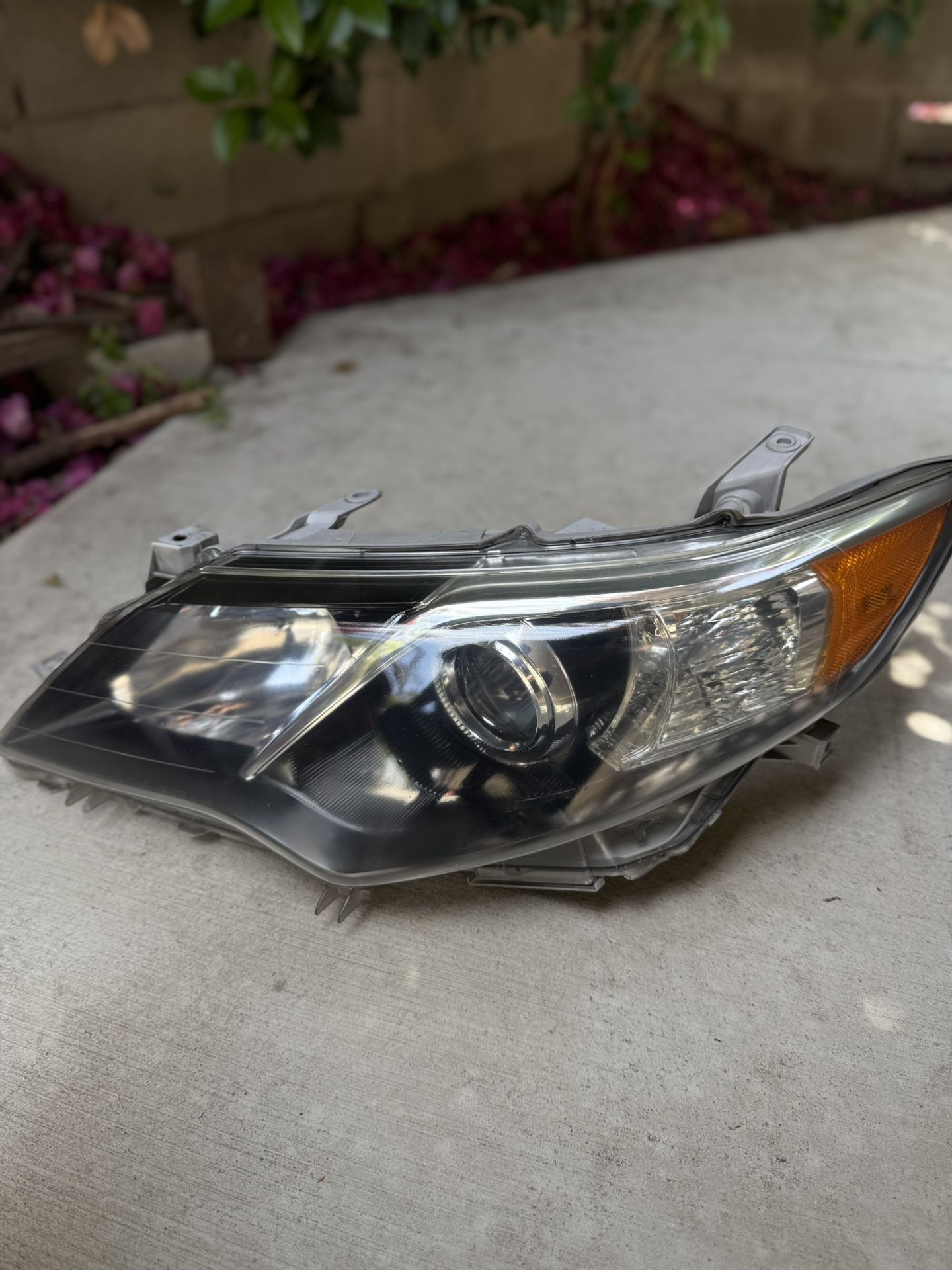 Toyota Camry 2012-2014 OEM left Headlight
