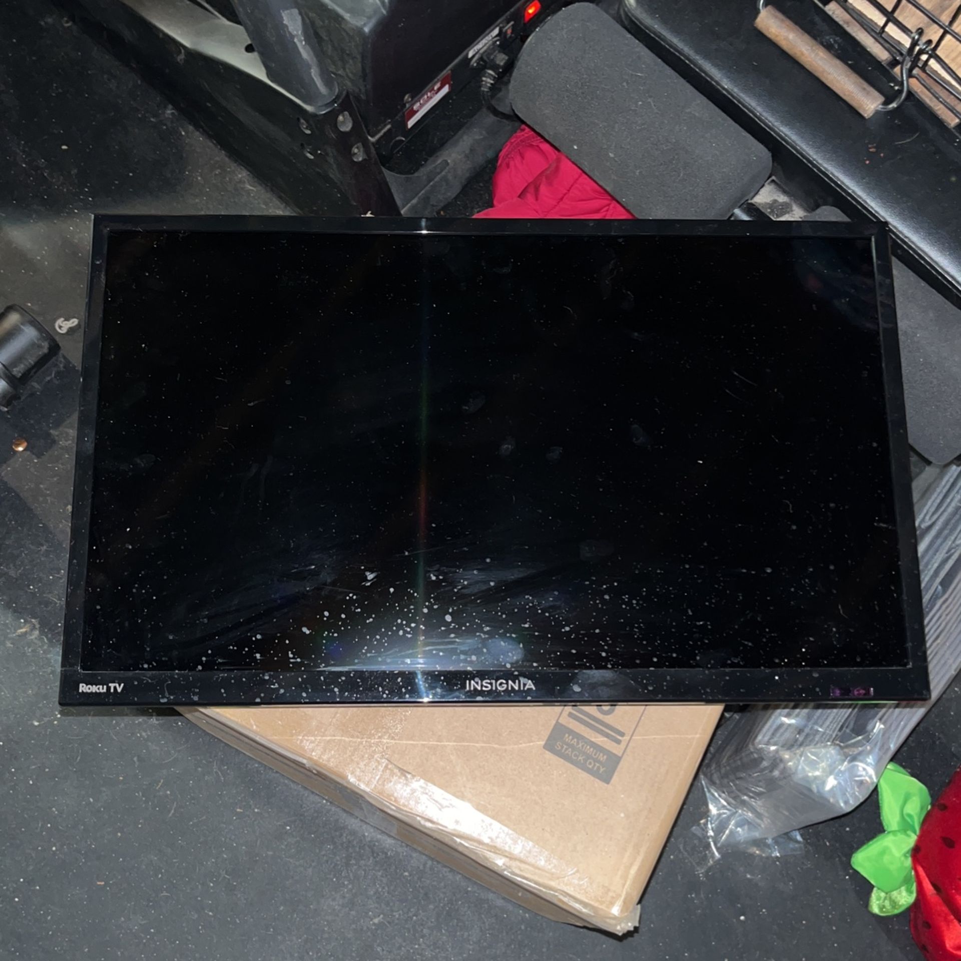 Insignia Flat Screen TV 24 Inch 