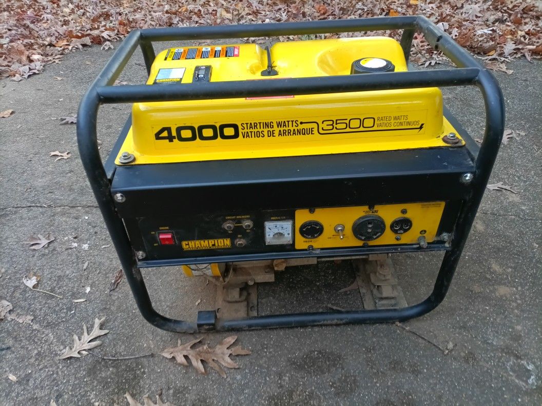 Champion 3500/4000 W Gas Powered Generator 