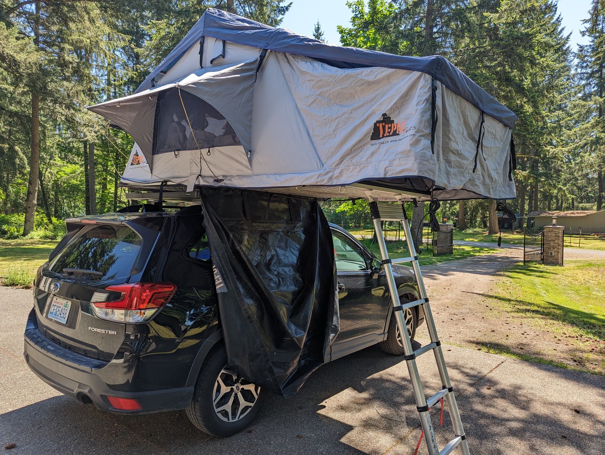 Tepui Atuna 3 Ruggedized Rooftop Tent and Frontrunner Slimline II Rack