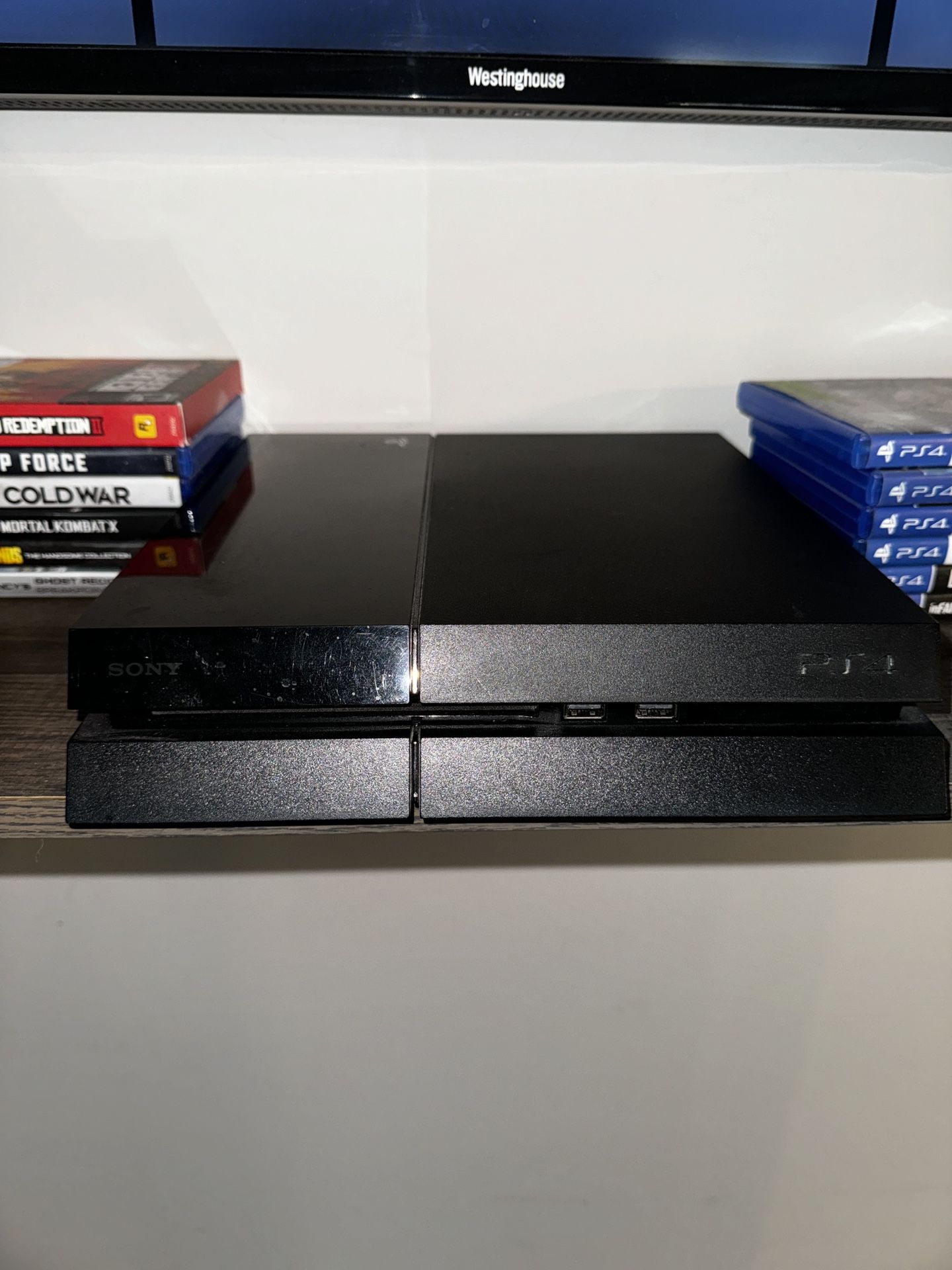 PS4 (bundle w/ games & controllers) Electronics & Media