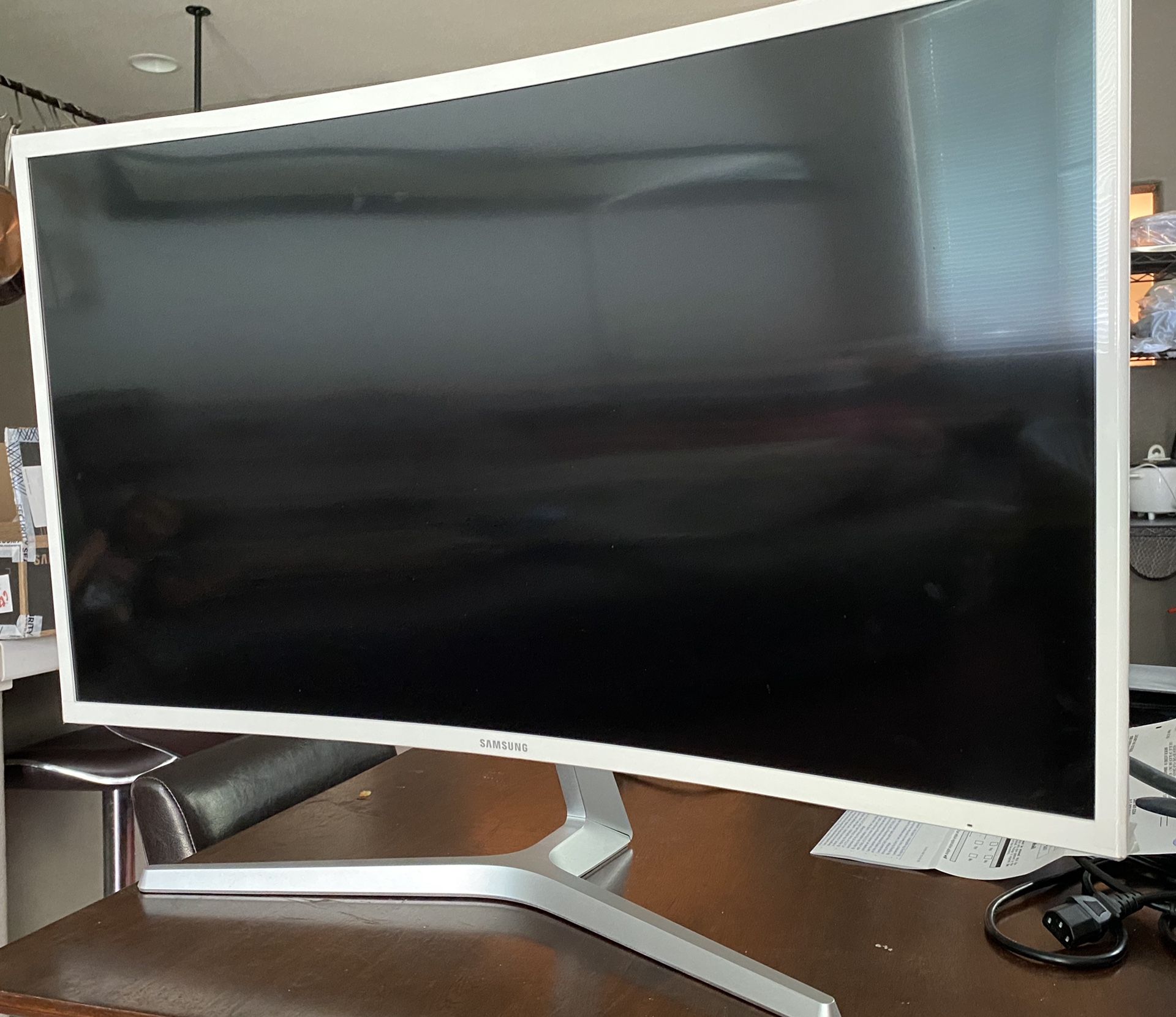 Samsung 32” Curved Computer Monitor