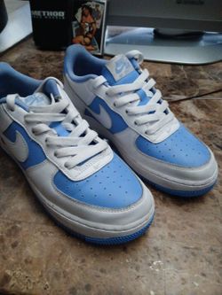 Nikes 6 and 1/2 youth