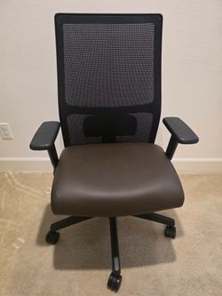 HON Ignition 2.0 Ergonomic Task Chair – Breathable Mesh / Leatherette Seat