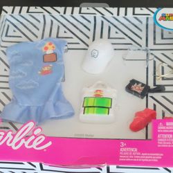 BARBIE  ACCESSORIES /  AND CLOTHES 