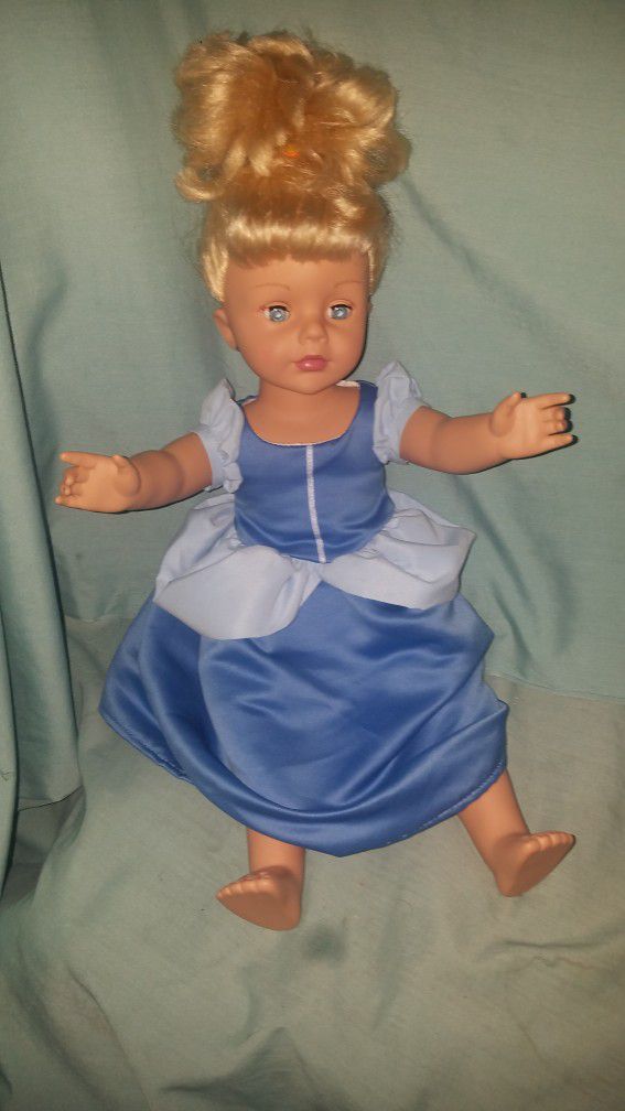 Madame Alexander Cinderella Doll circa 2013 18"