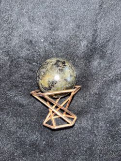 Labrodite sphere with stand