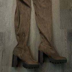 Woman’s Brown Boots 