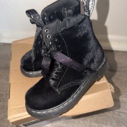 Dr Marten Boots