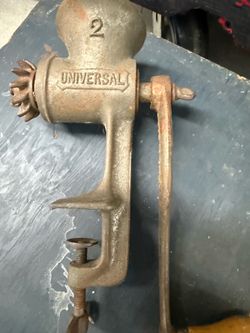 Vintage Universal No 2 Meat Grinder Hand Crank Table Mount Needs Cleaning