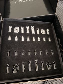 Poison Pawn Designer Complete Chess Set